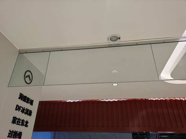 玻璃式挡烟垂壁